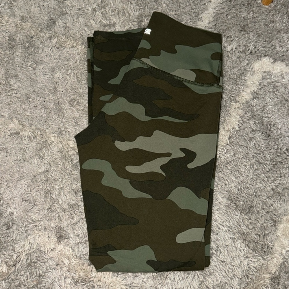PINK Camo Leggings - Picture 3 of 5